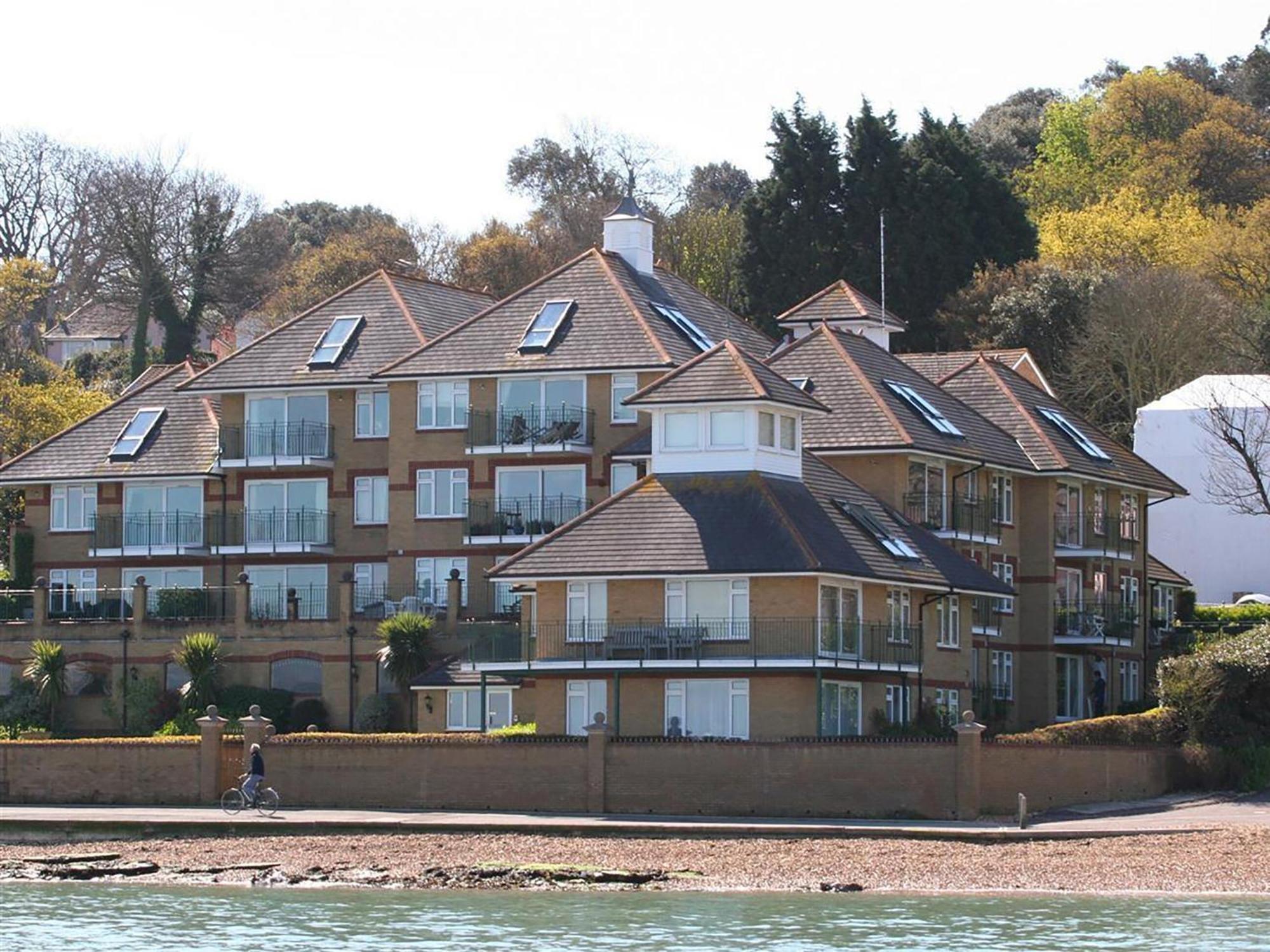 Solent View Apartment Каус Екстериор снимка