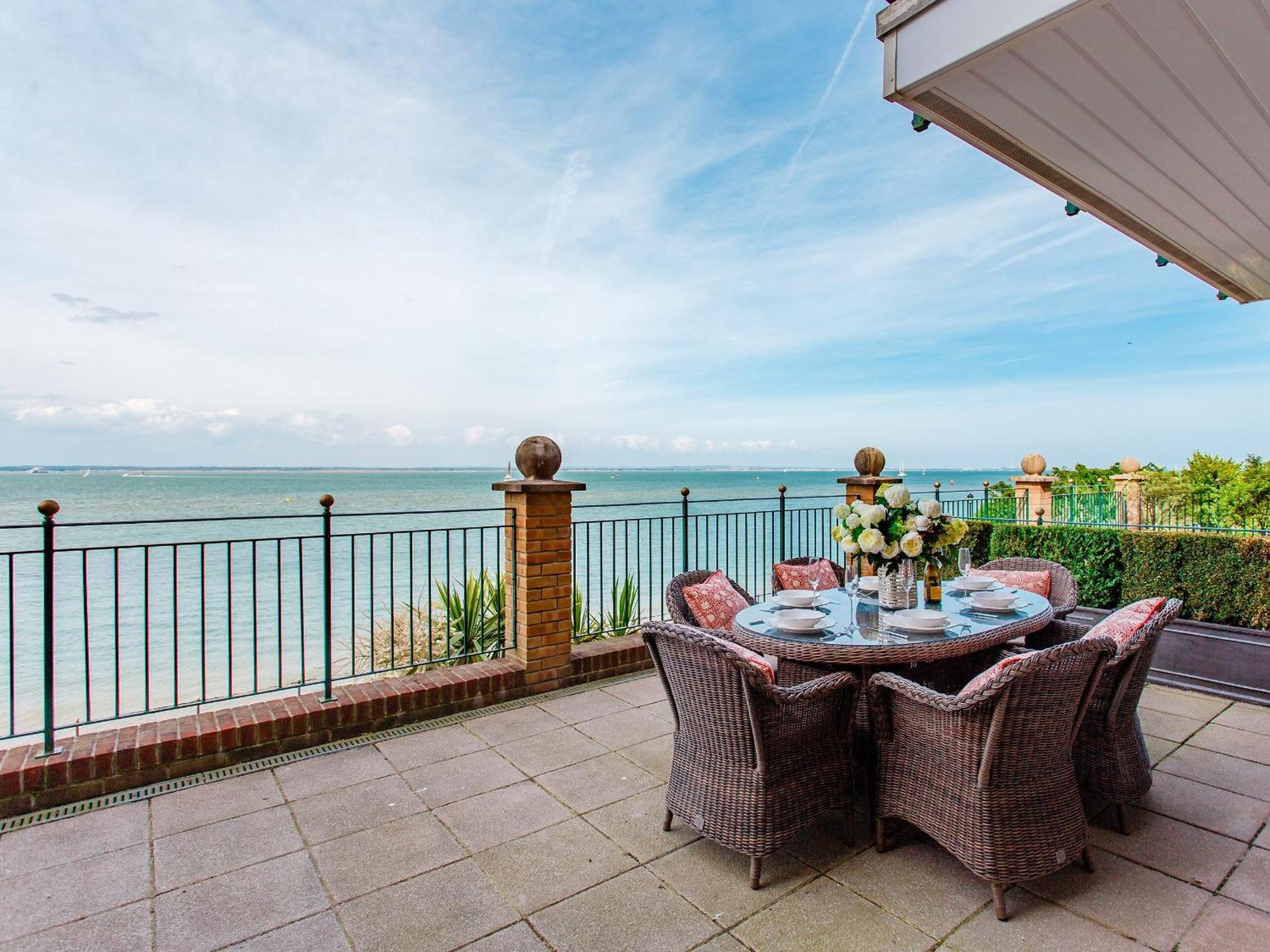 Solent View Apartment Каус Екстериор снимка