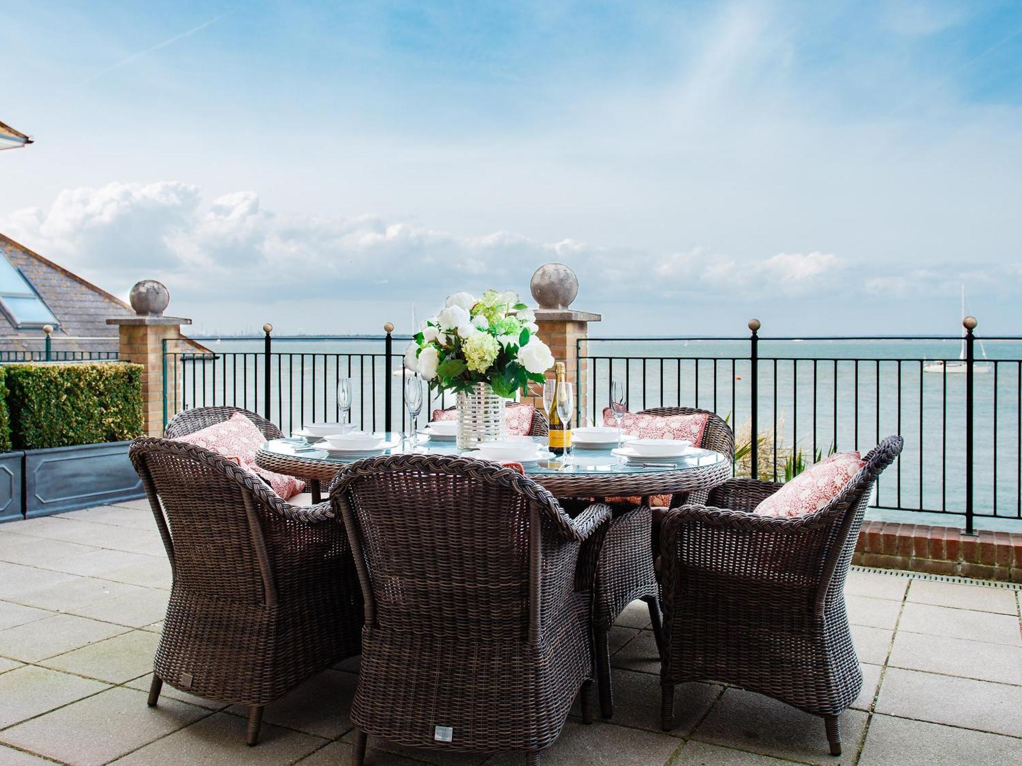 Solent View Apartment Каус Екстериор снимка