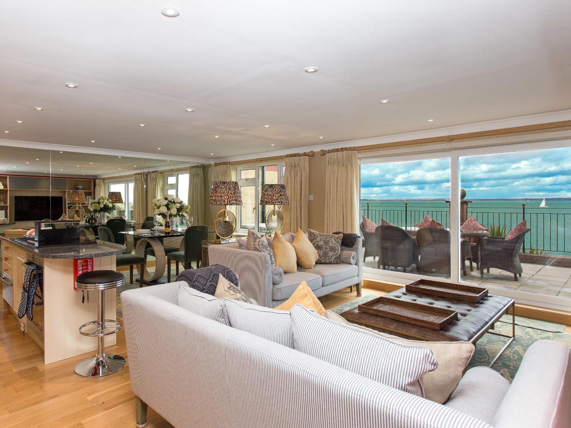 Solent View Apartment Каус Екстериор снимка